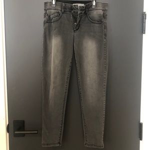 Wit and Wisdom jeans. Message me with any additional questions!